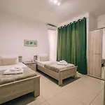Apartament Crimson Court