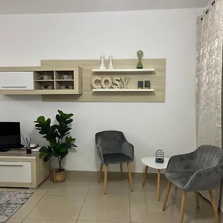 Crimson Court Apartament *
