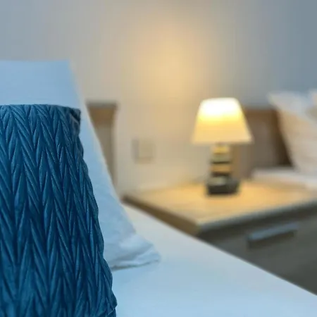 Crimson Court Apartament