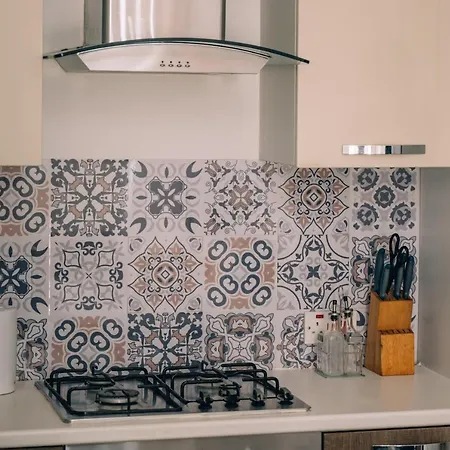 Crimson Court * Is-Swieqi