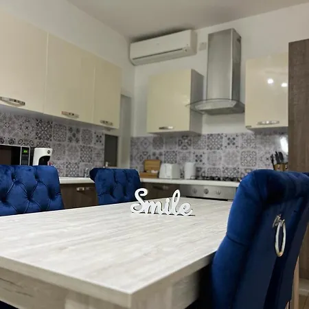 Crimson Court * Is-Swieqi