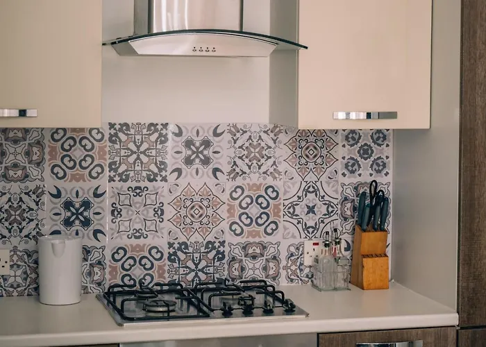 Crimson Court * Is-Swieqi