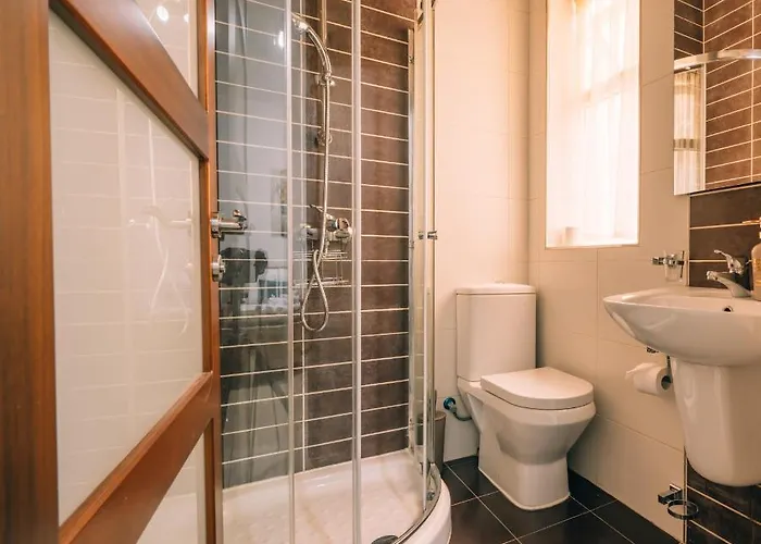 Crimson Court Is-Swieqi