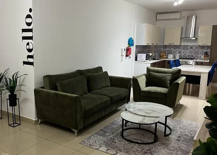 Crimson Court * Is-Swieqi