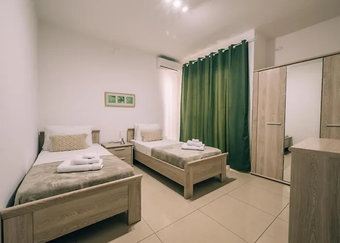 アパート Crimson Court