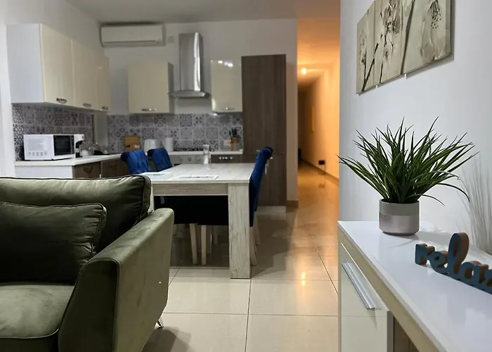 Crimson Court アパート