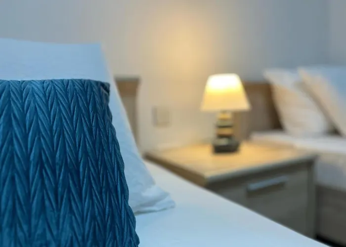 Crimson Court アパート